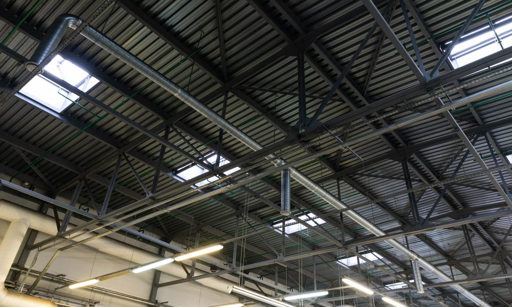 car service center ceiling with air duct system and roof glazing